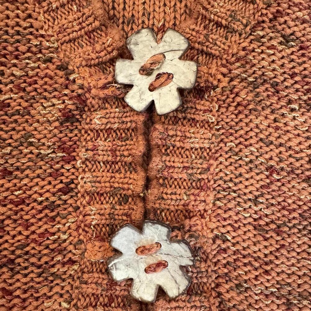 BCBGMAXAZRIA burnt orange cardigan with wood flower buttons Sz. S/M - Picture 4 of 8